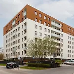 Apartament Na Woli Sowińskiego by Renters