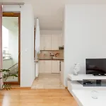 Apartament Na Woli Sowińskiego by Renters